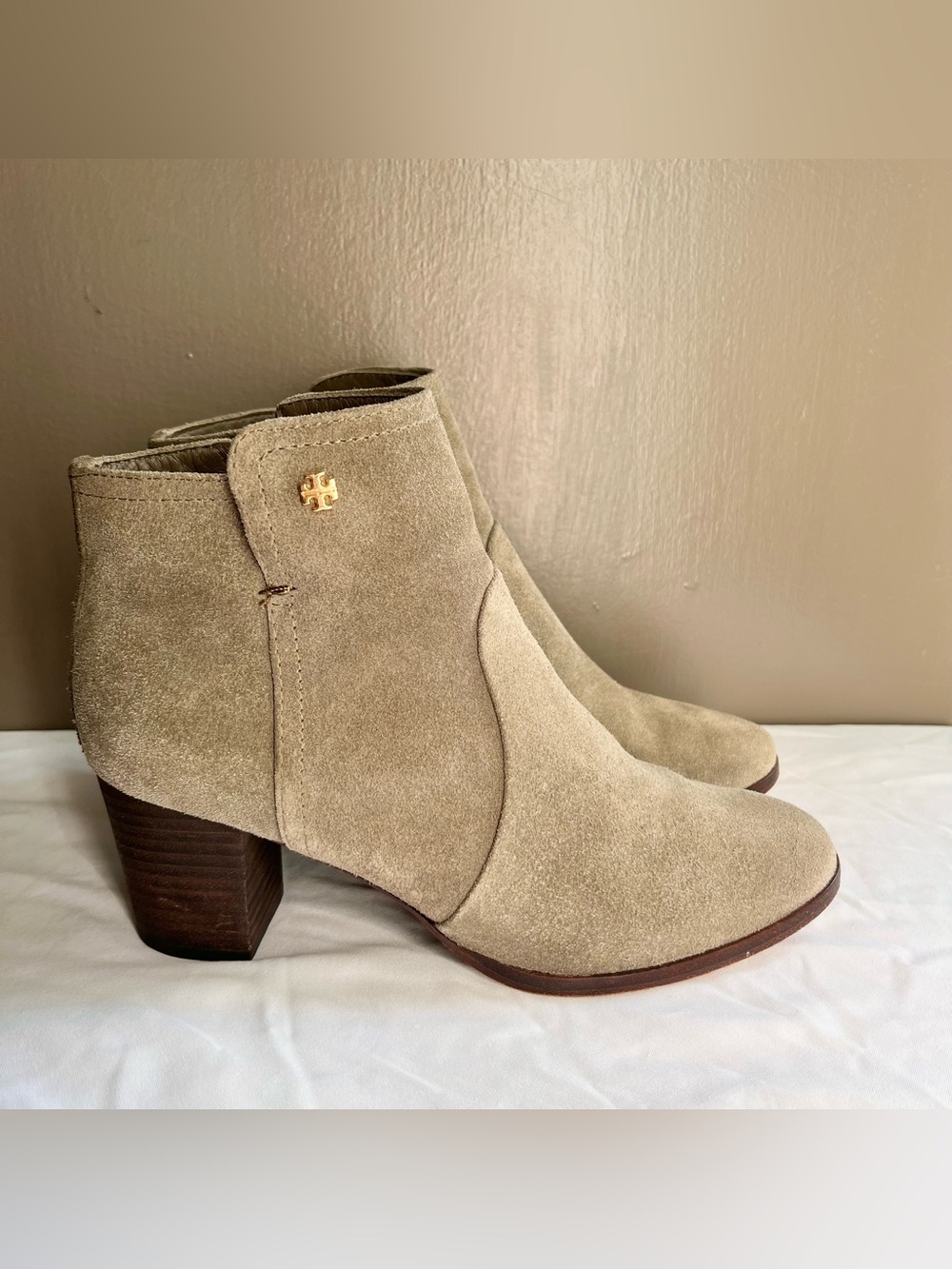 TORY BURCH | PORCINI SUEDE SABE ANKLE BOOTIES IN GRAY SIZE 9 LEATHER ROUND TOE